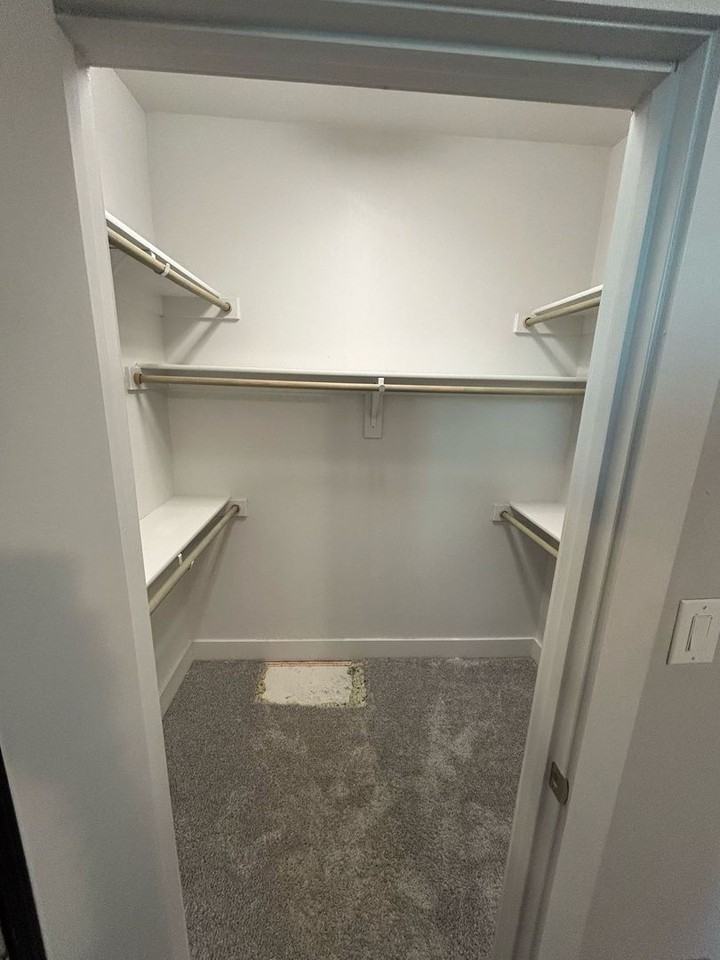 212 Stellariga Pl - Photo 3 of 26