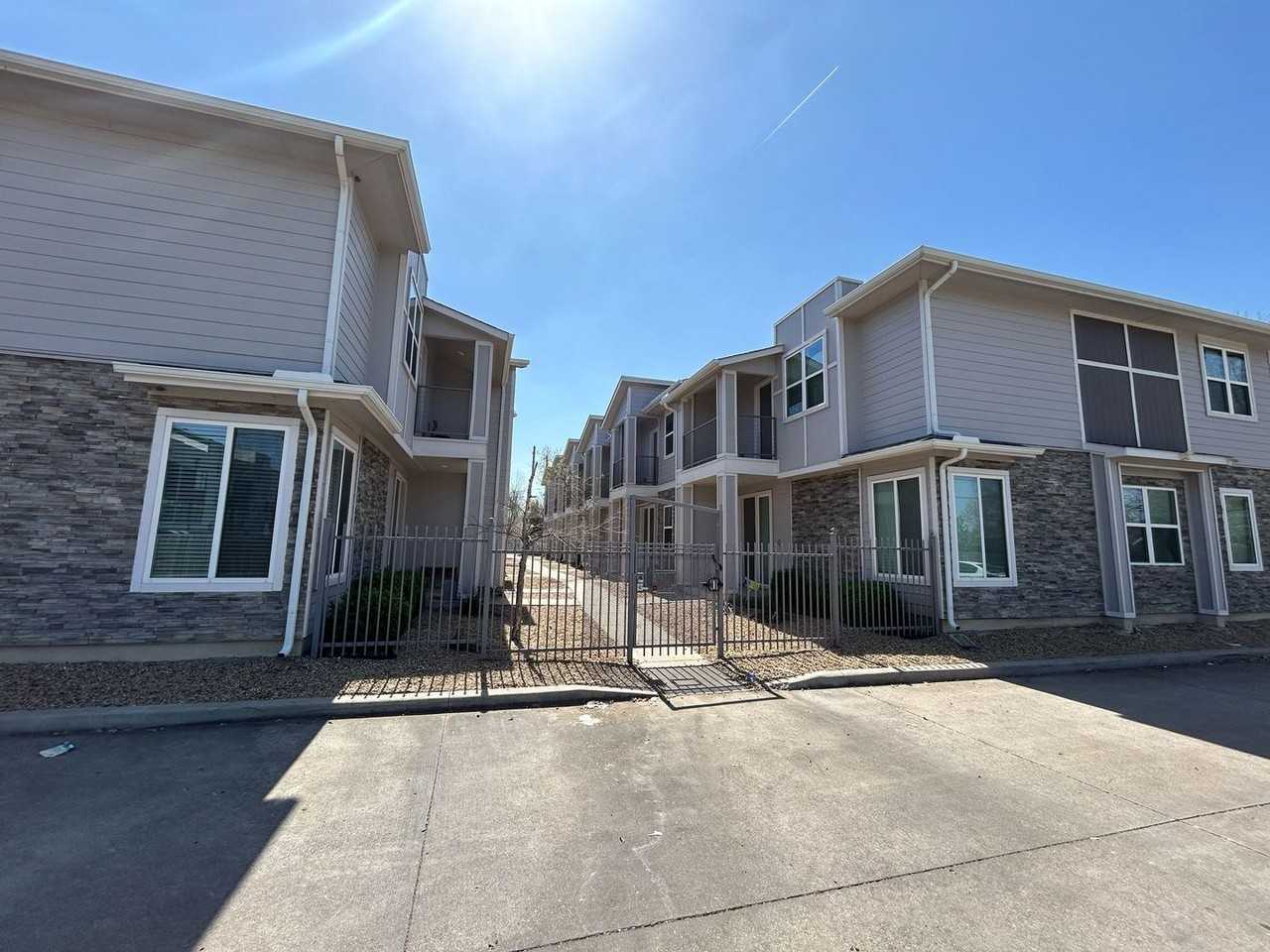 212 Stellariga Pl - Photo 7 of 26