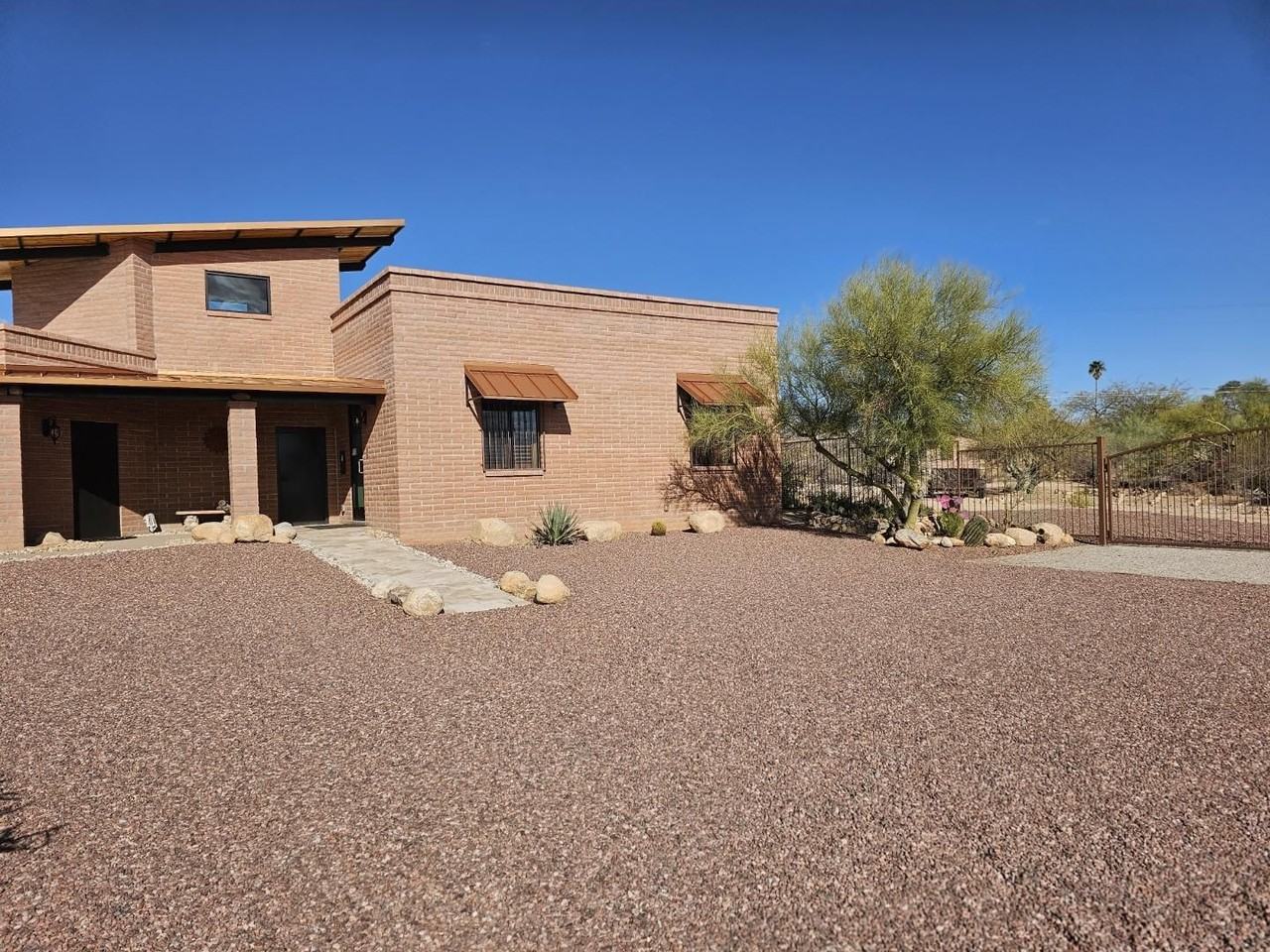 7040 N Montecatina Dr - Photo 2 of 22