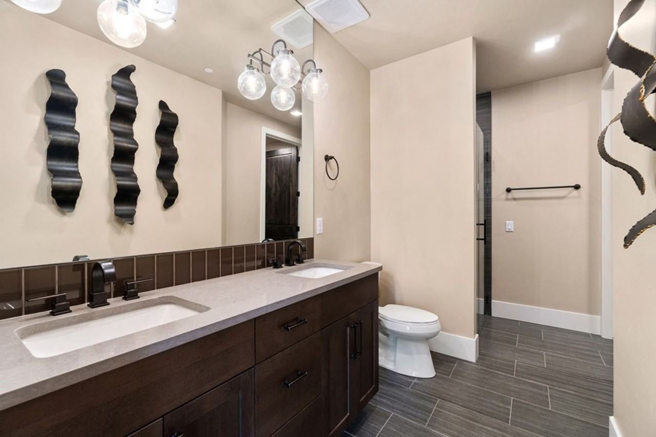 302 N Meldrum St #204 - Photo 2 of 18