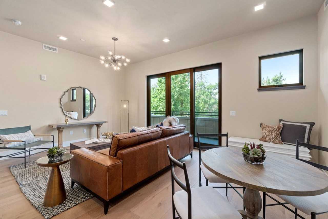 302 N Meldrum St #204 - Photo 4 of 18