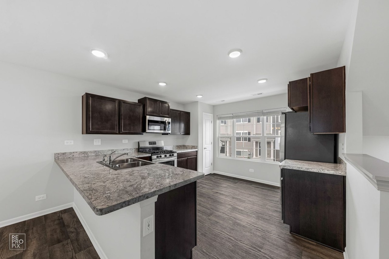 2417 Bella Dr - Photo 2 of 11