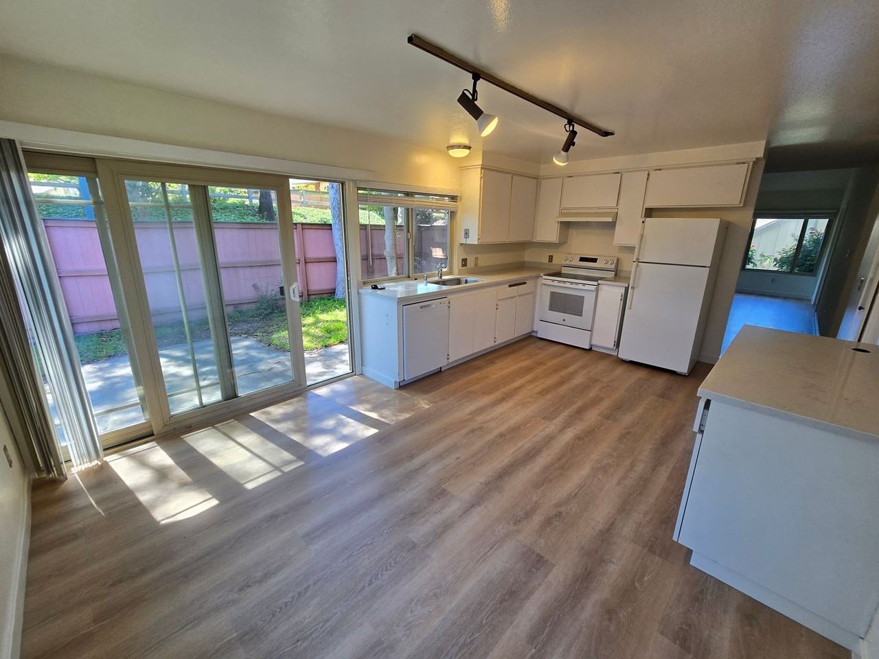 10637 Esmeraldas Dr - Photo 2 of 25