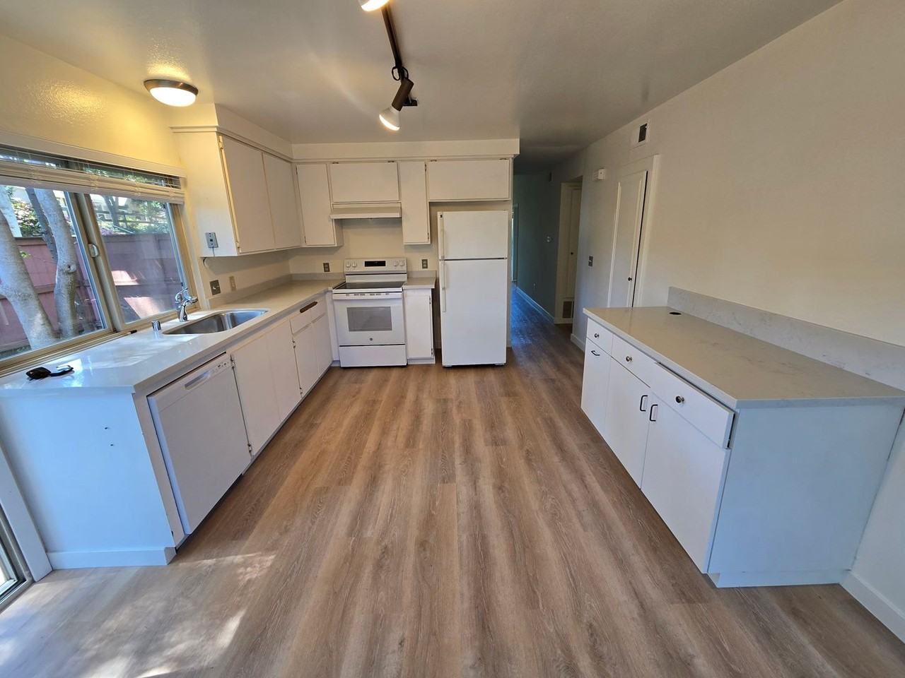 10637 Esmeraldas Dr - Photo 3 of 25