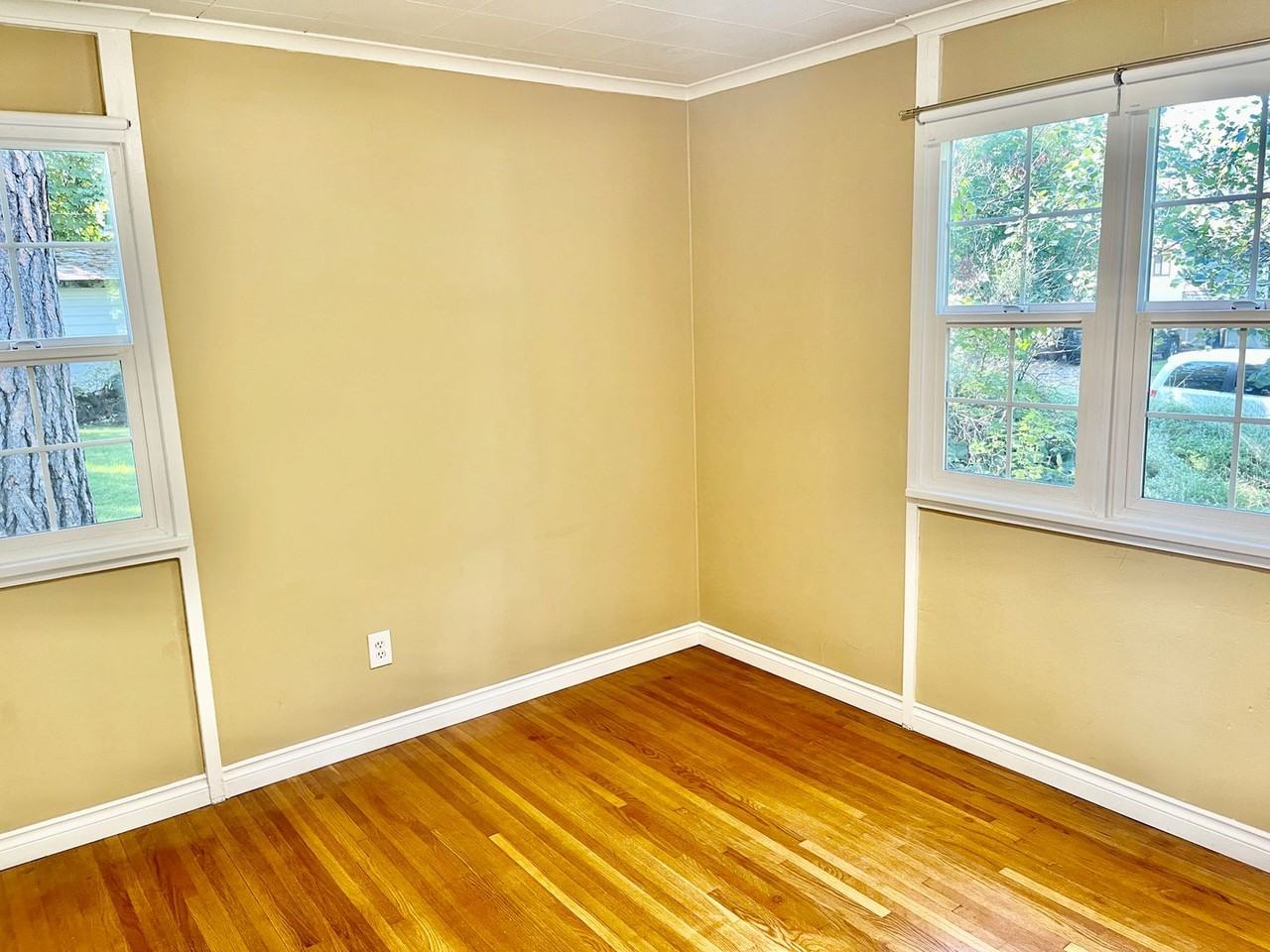 1417 S Tacoma St - Photo 4 of 15