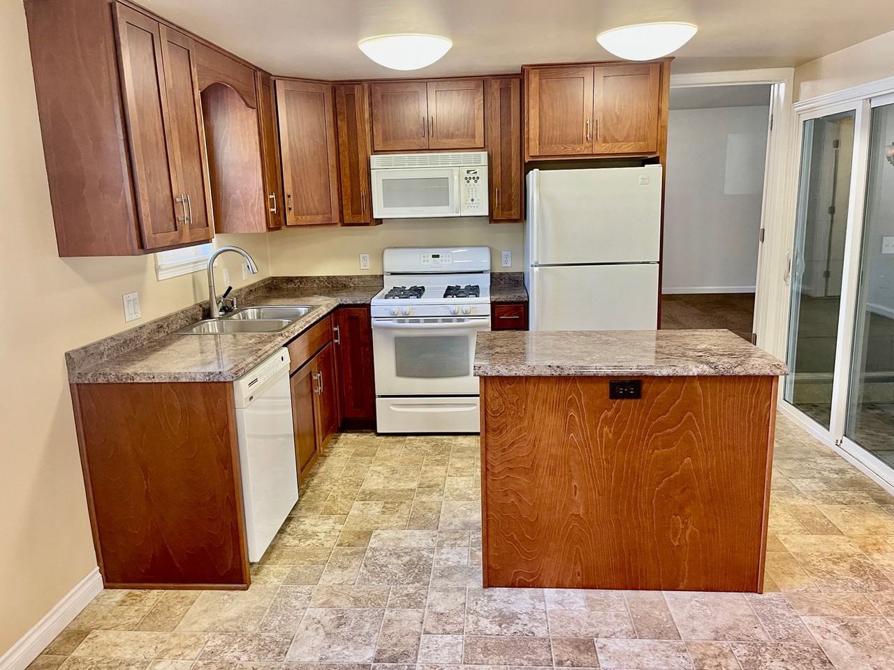 1417 S Tacoma St - Photo 5 of 15