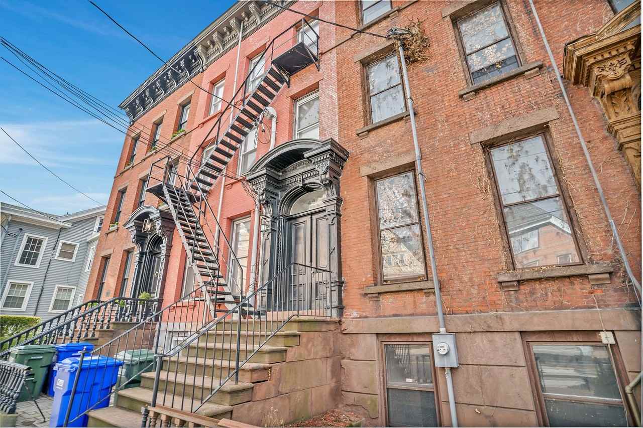 42 Trumbull Street - Photo 6 of 22