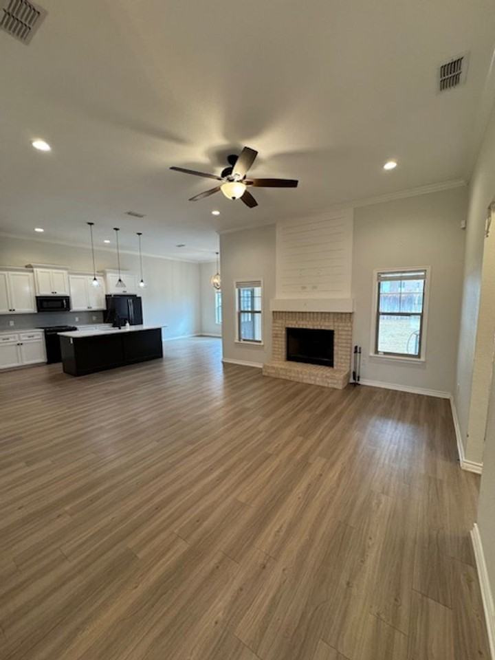 3009 Legacy Ln - Photo 2 of 24