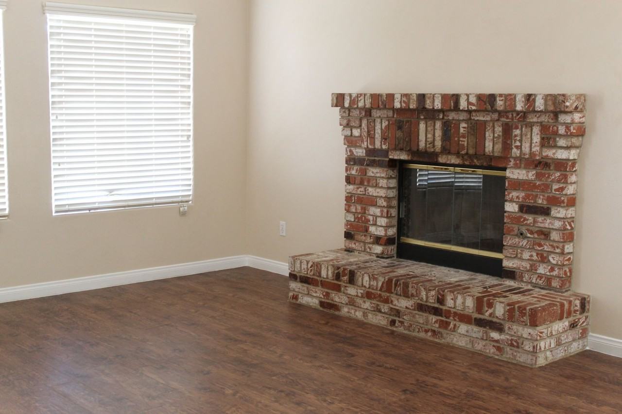 6011 Shangri La Ln - Photo 3 of 22