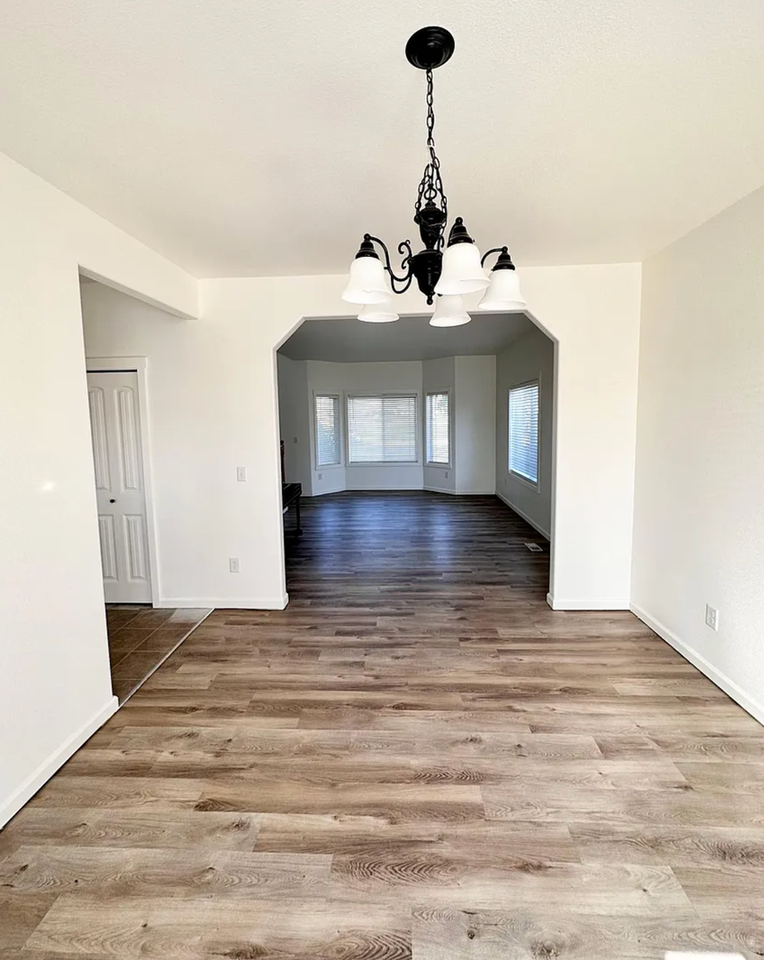 512 G St Se - Photo 2 of 14