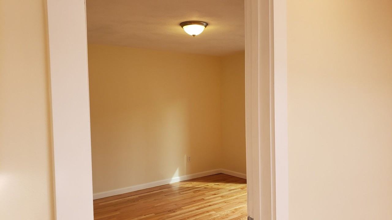 196 Kelton Street - Photo 6 of 16