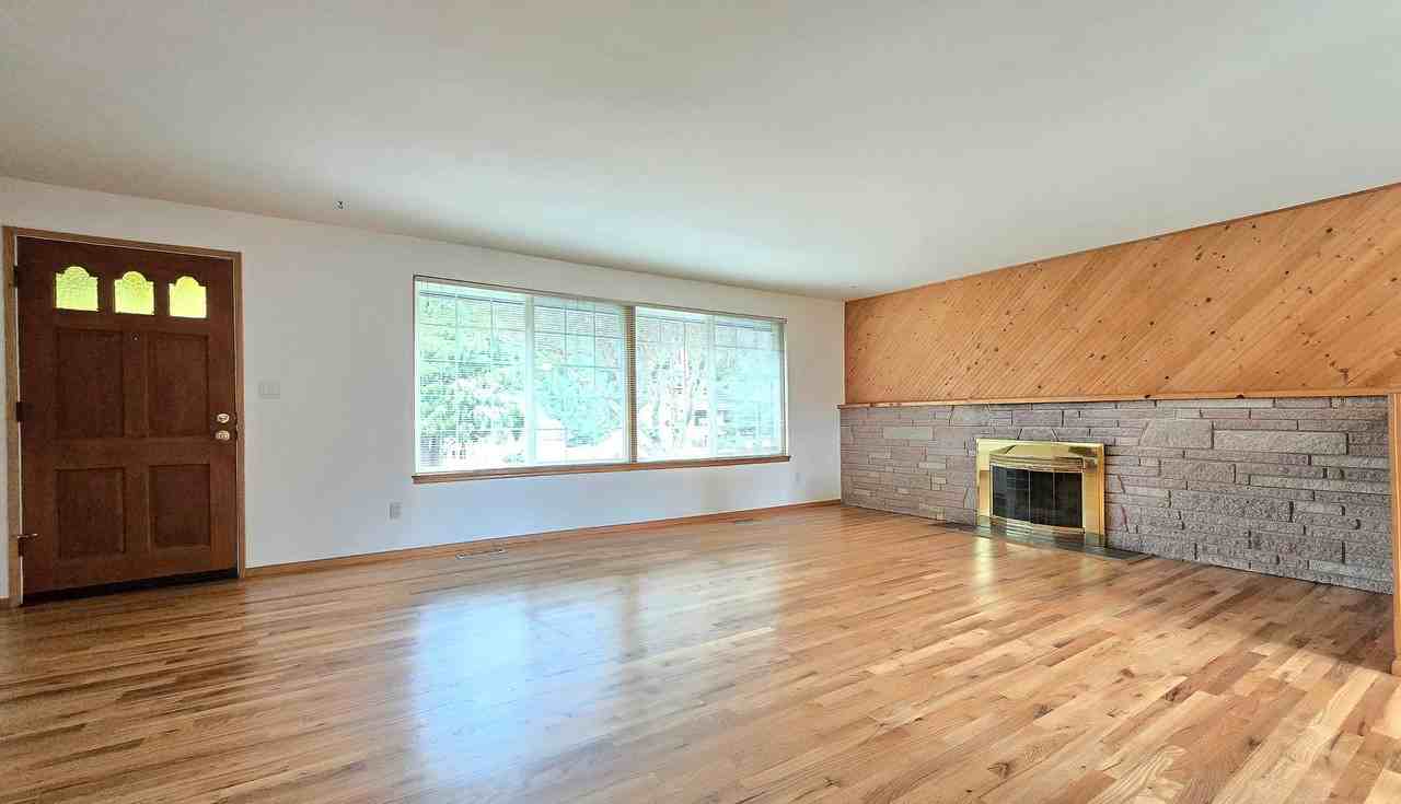8002 W Glen Dr - Photo 2 of 20