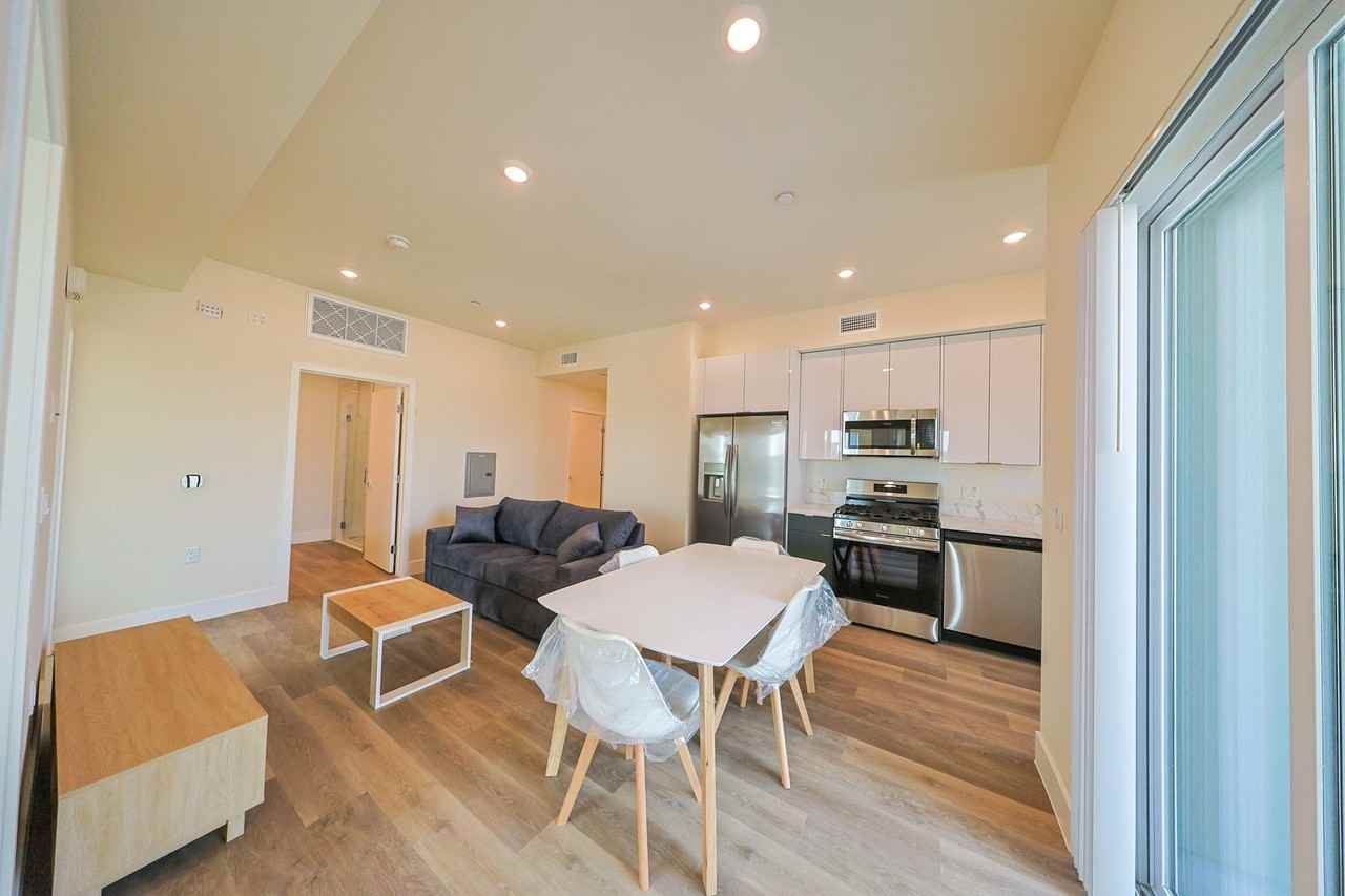 Orion 1317 Jefferson - Photo 2 of 23
