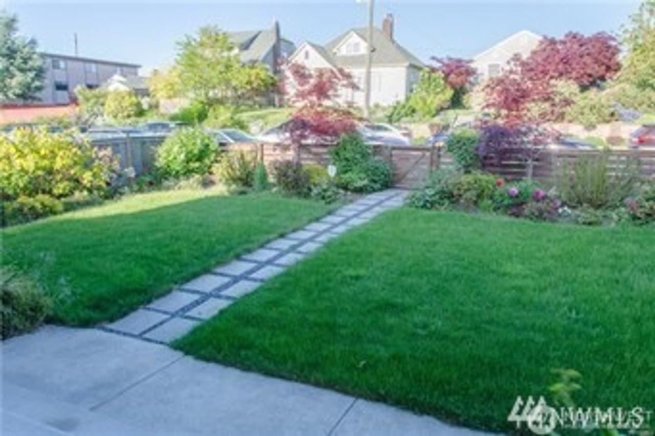 4827 42nd Ave Sw #A - Photo 2 of 11