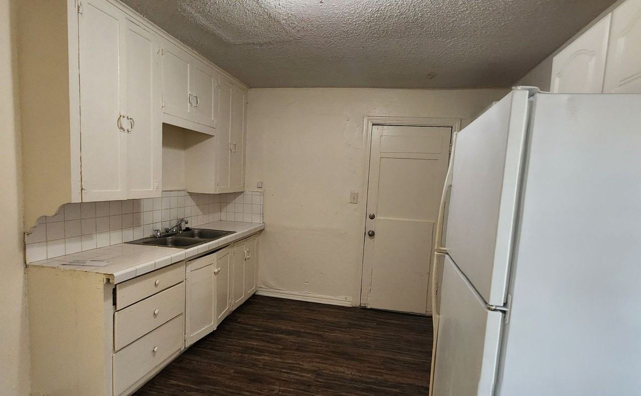 2136 Nw 32nd St - Photo 3 of 20