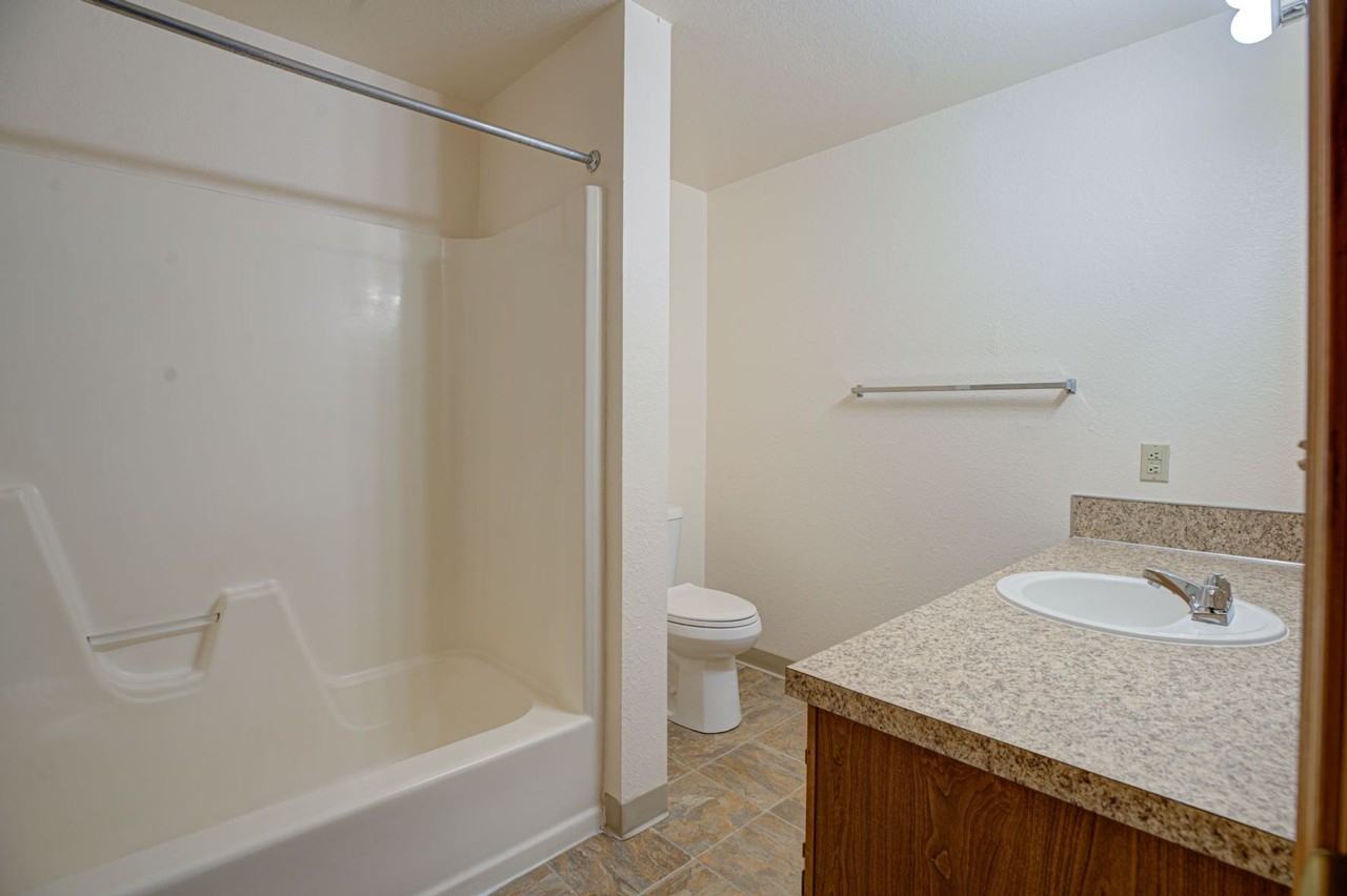 #442 WOODSIDE ESTATES APARTMENTS - Photo 5 of 47