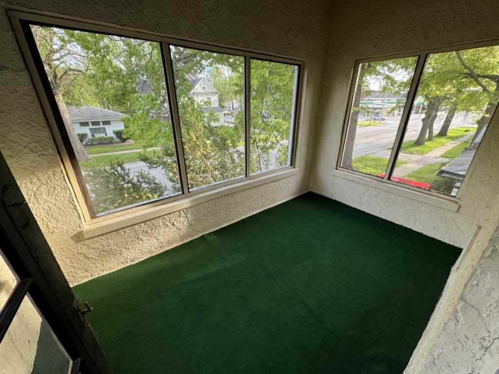 207 E Burlington Ave #3 - Photo 2 of 6