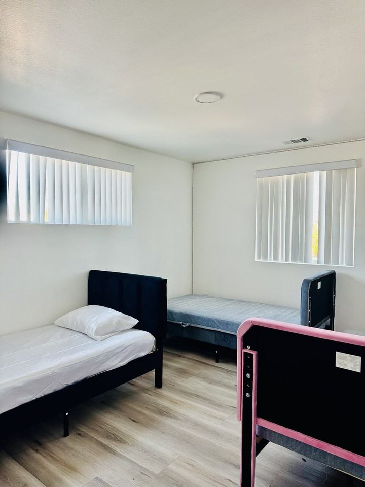 217 E 29th St - Photo 5 of 8