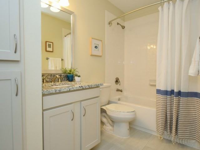 Chateaux Dijon Apartments - Photo 4 of 42