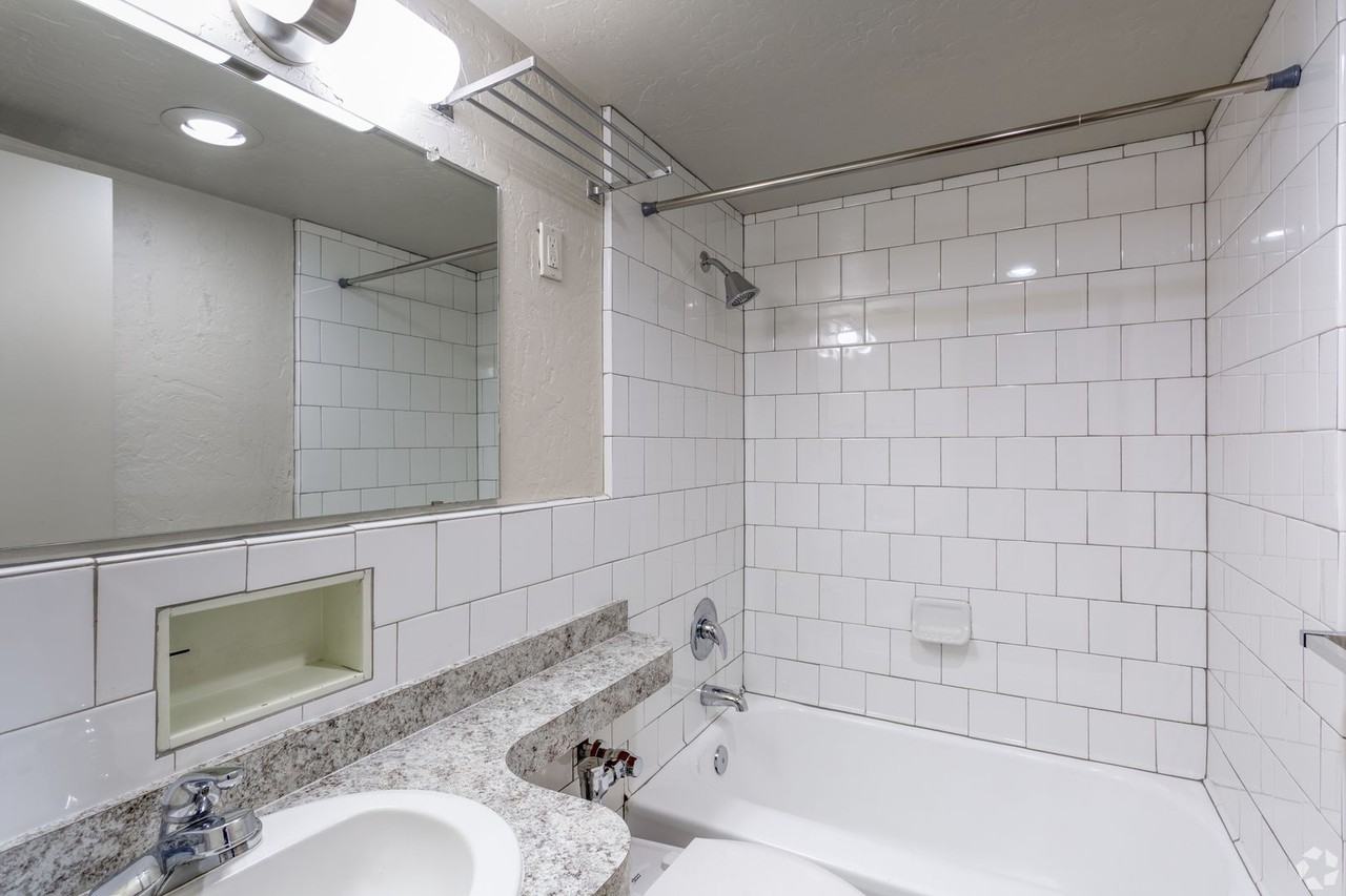 Ridpath Club Apartments - Photo 5 of 10