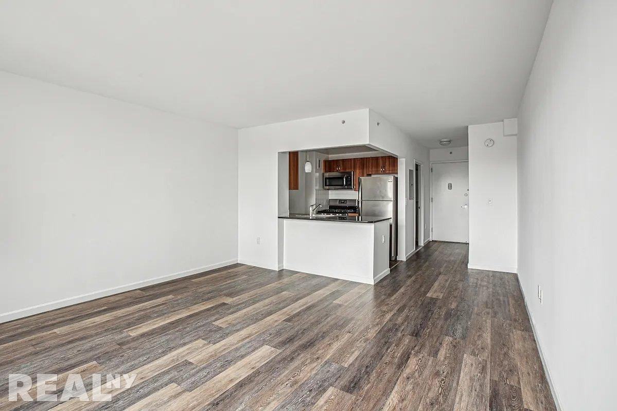 Chrystie St #423 - Photo 2 of 10