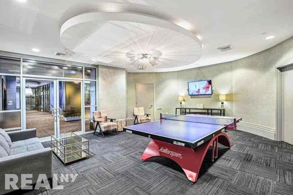 Chrystie St #423 - Photo 4 of 10