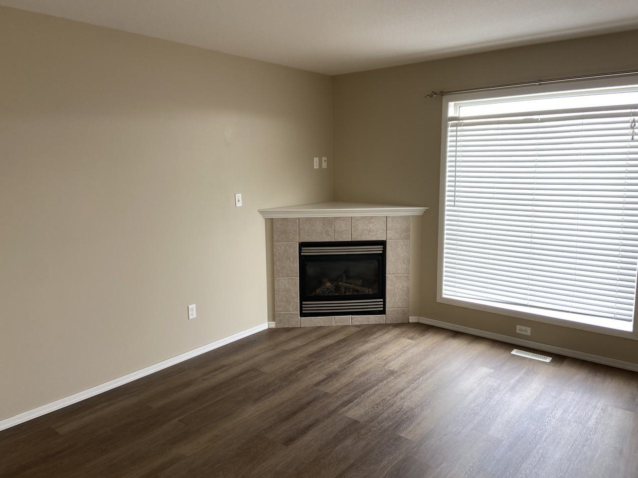 13046 162a Ave Nw - Photo 3 of 14