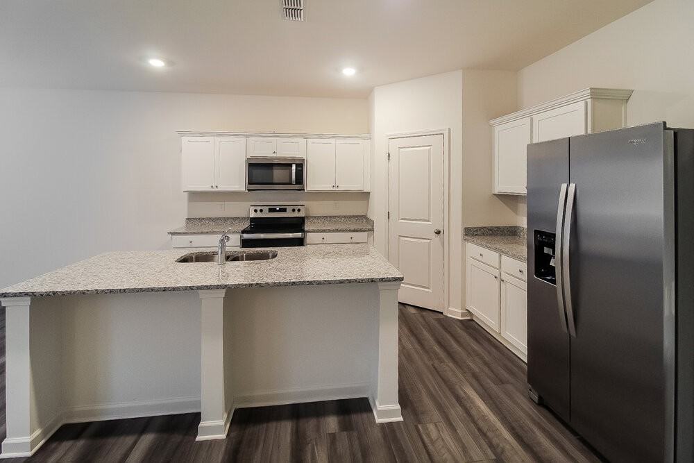 481 Knightsbridge Ln - Photo 7 of 17