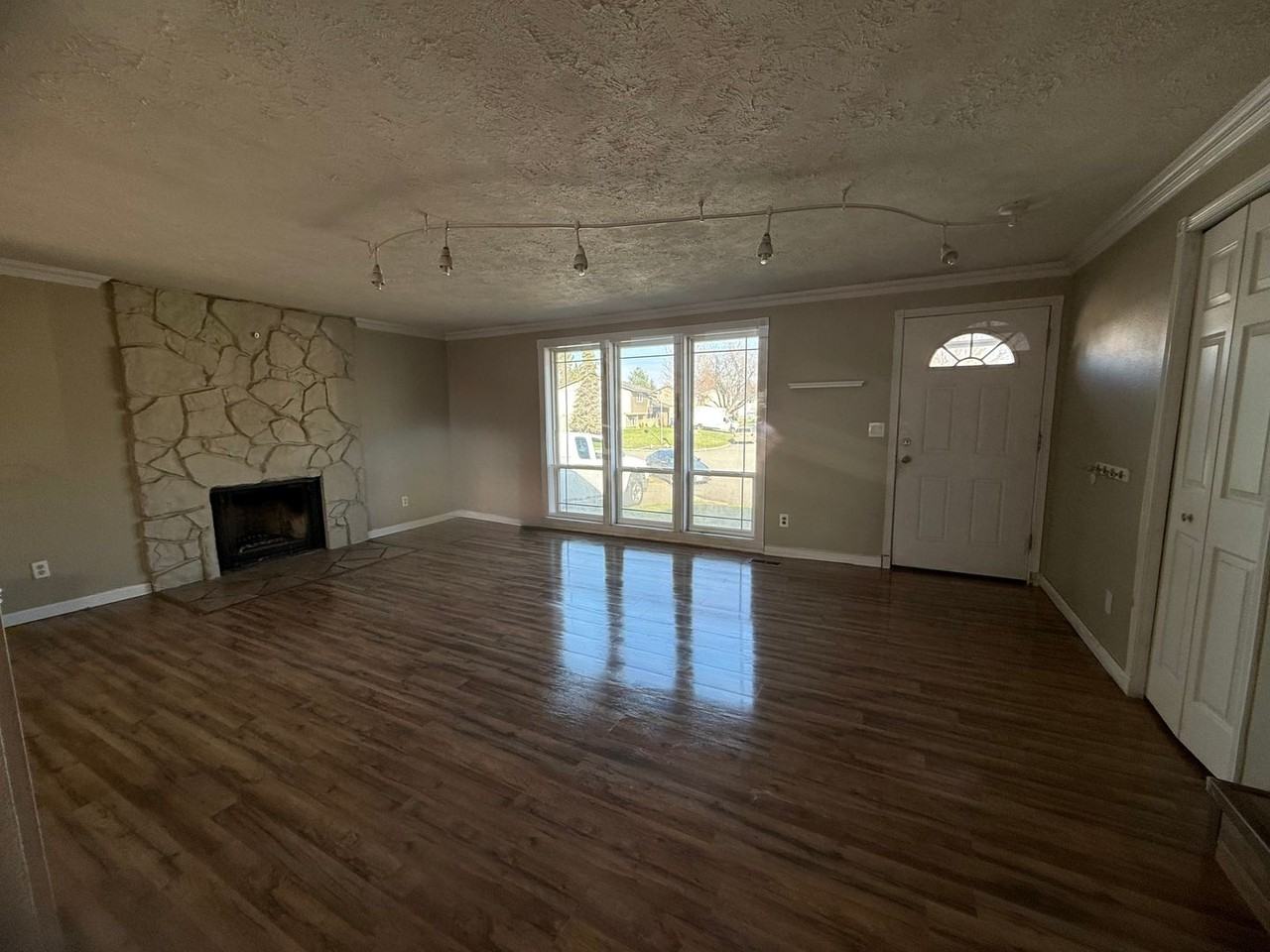 4513 N Larch Rd - Photo 4 of 20