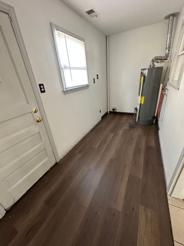 2204 30th St - Photo 4 of 8