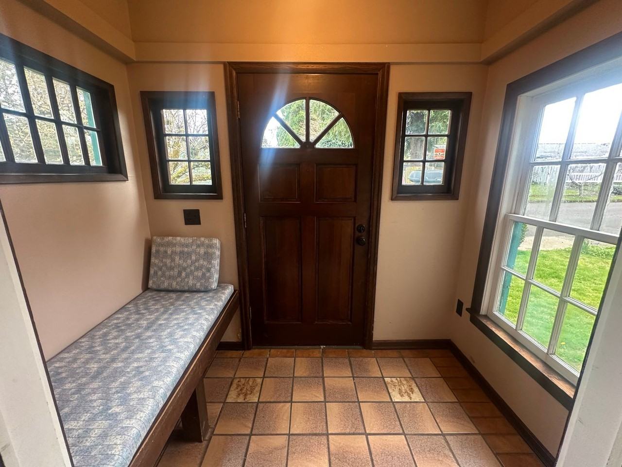 1139 Nw Elm St - Photo 2 of 27