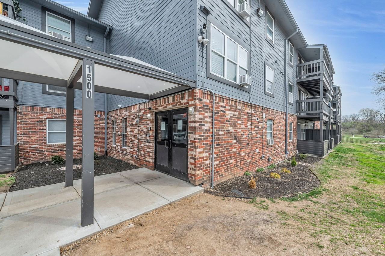 Lakeview II Apartments - Photo 2 of 5