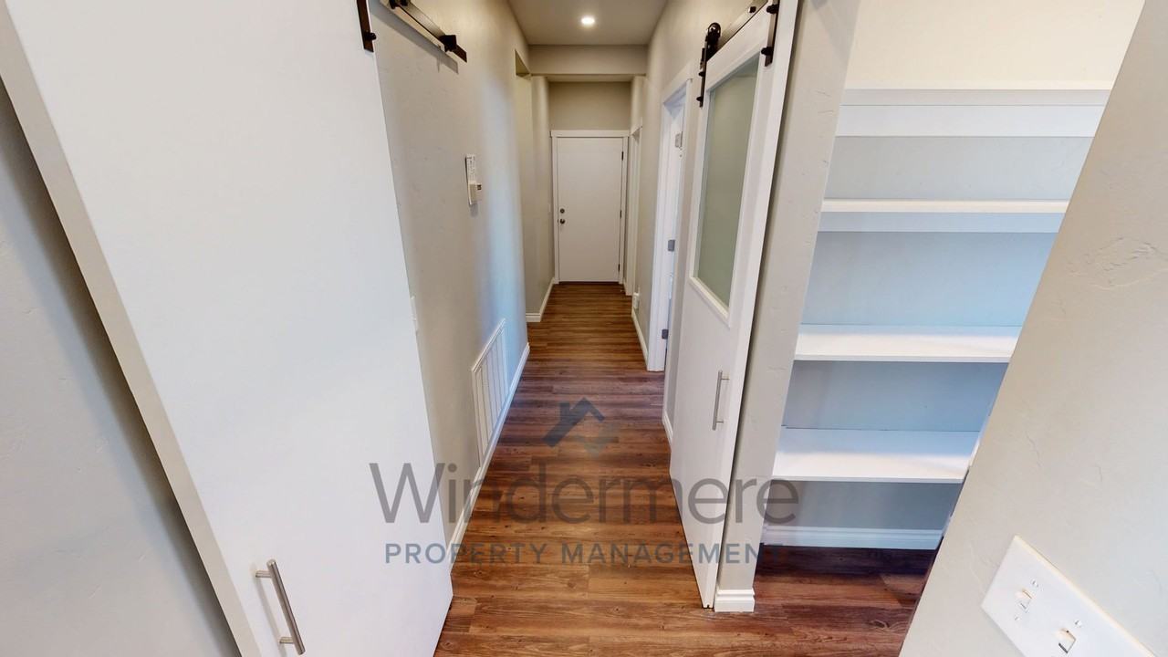 430 E Oak St - Photo 7 of 22