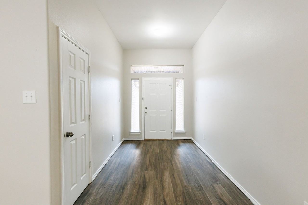 6705 91st Pl - Photo 3 of 18