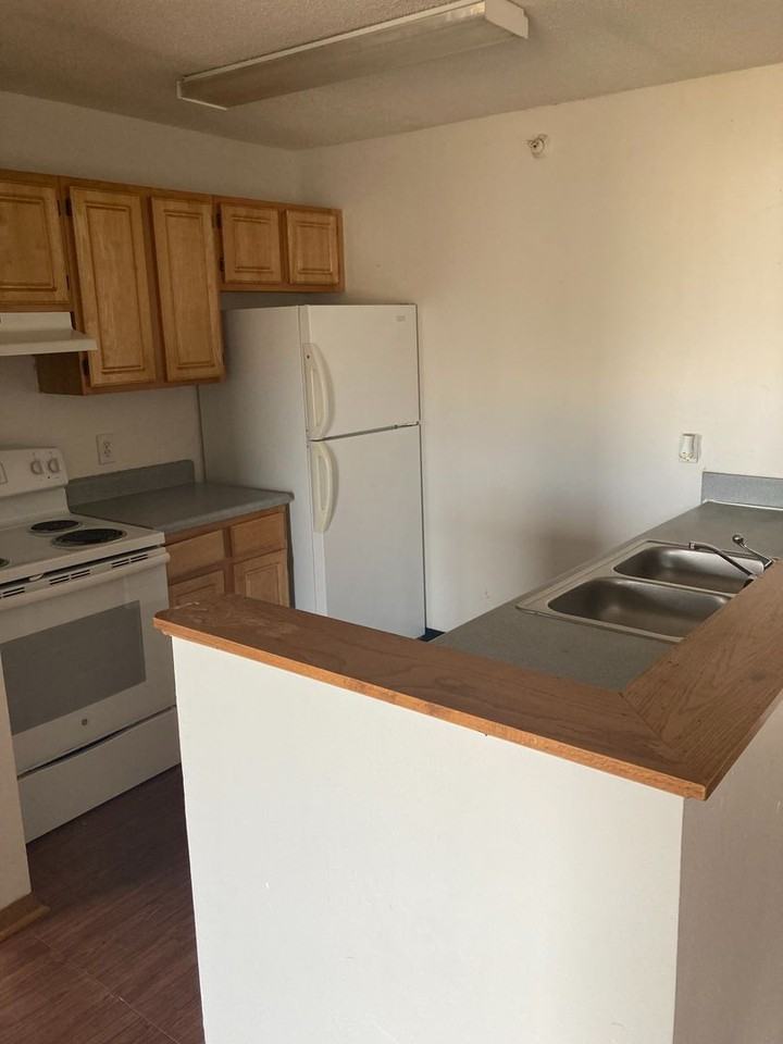 Valley Railroad Apartments - Photo 2 of 30