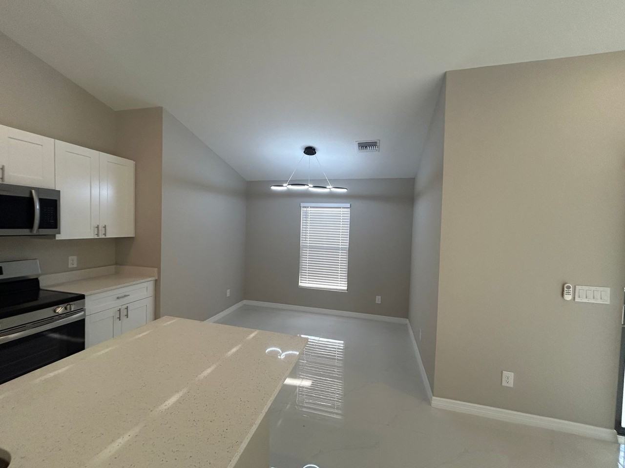 2601 Ne Juanita Pl - Photo 3 of 19