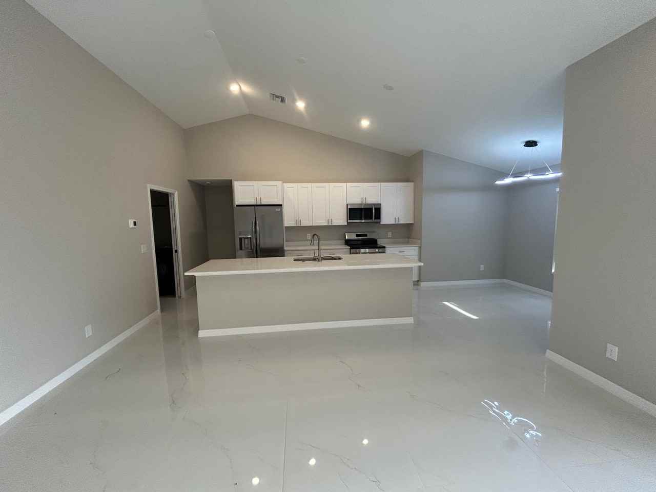 2601 Ne Juanita Pl - Photo 4 of 19