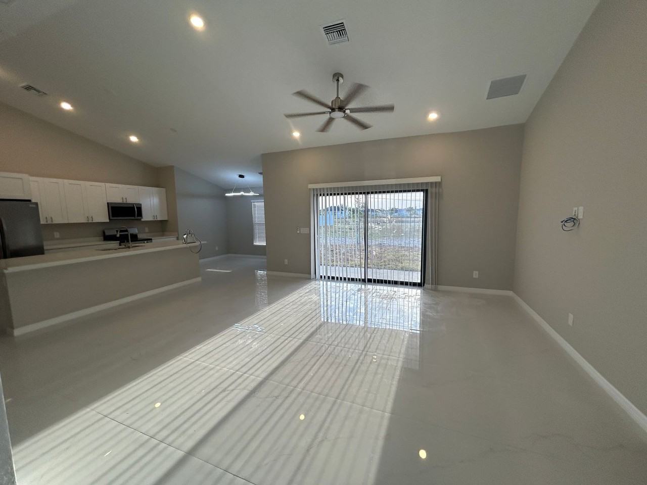 2601 Ne Juanita Pl - Photo 5 of 19