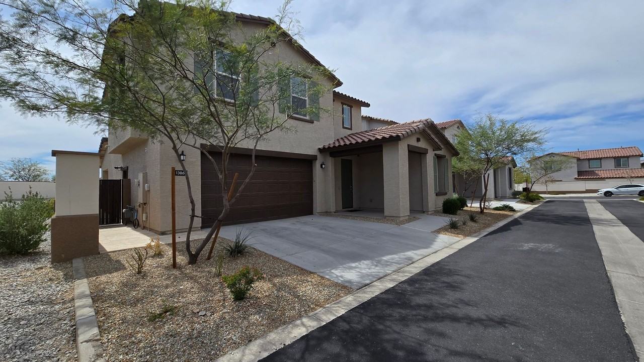 13865 S 177th Ave - Photo 2 of 50