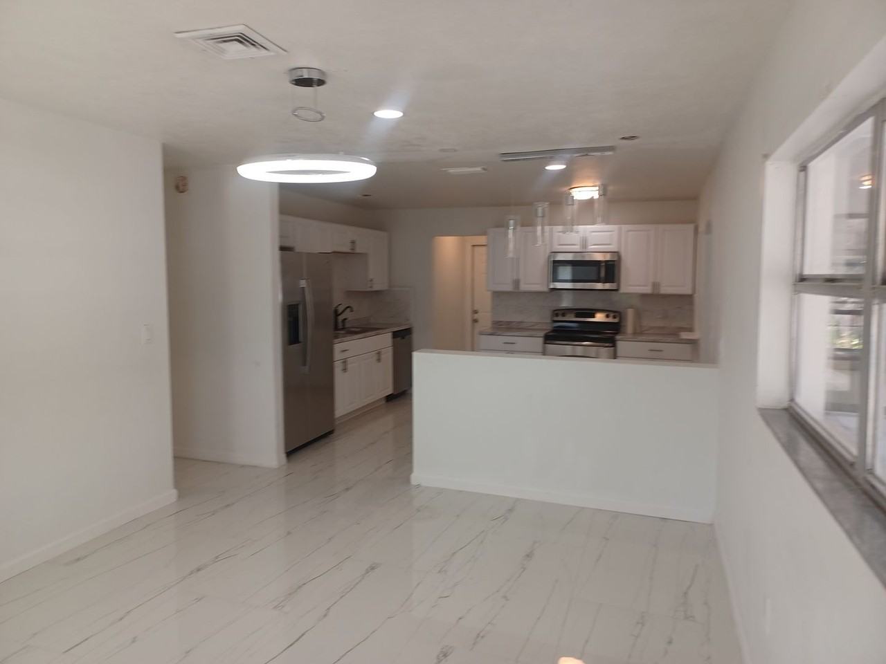 2627 Saint Charles St - Photo 3 of 21