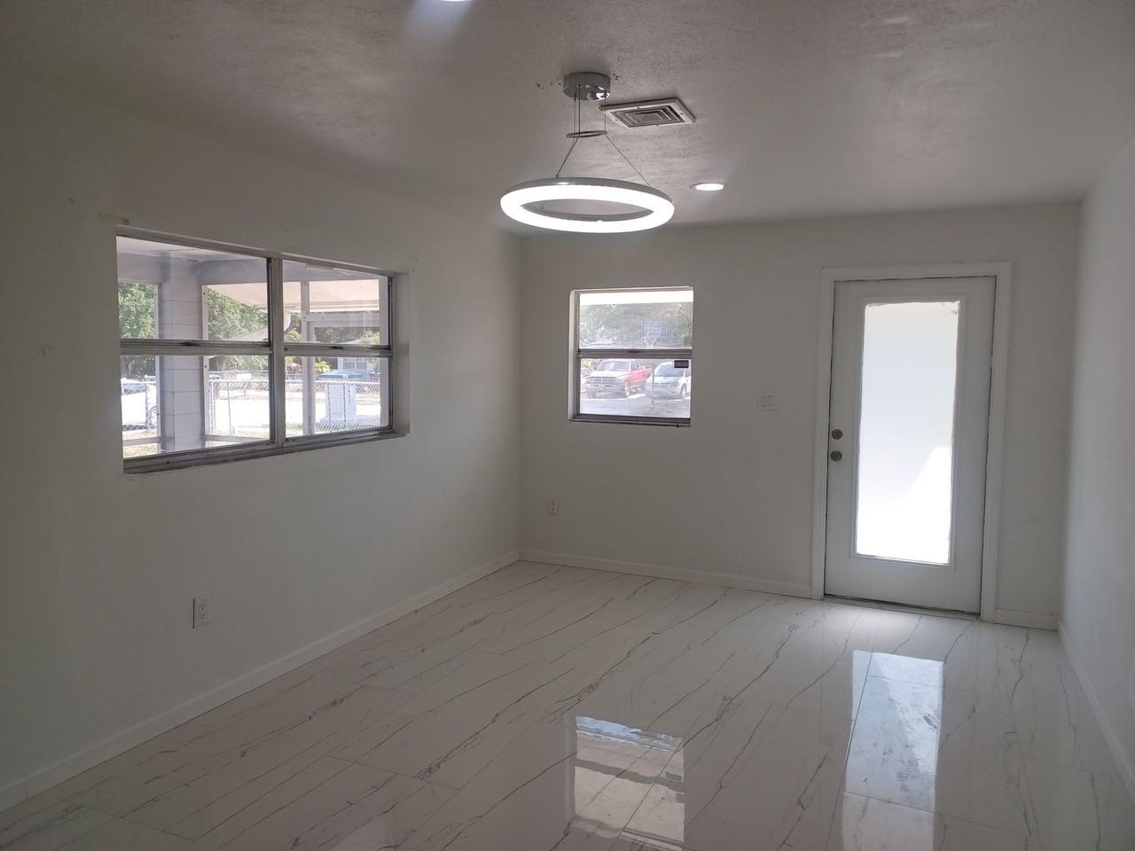 2627 Saint Charles St - Photo 4 of 21