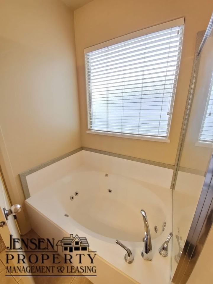 259 N 2940 E - Photo 3 of 30