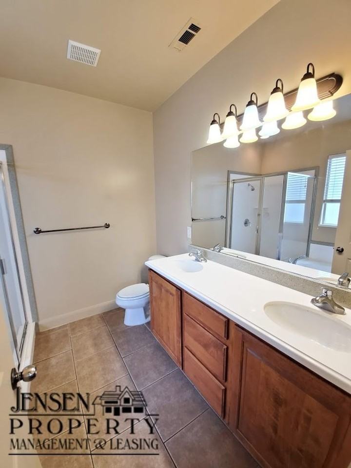 259 N 2940 E - Photo 4 of 30