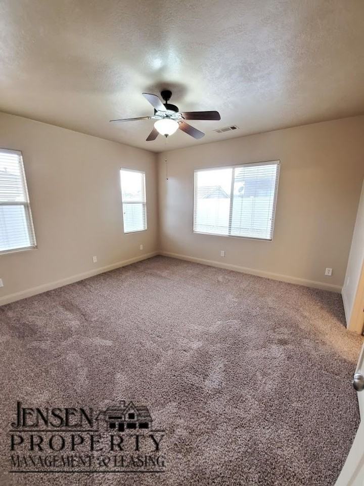 259 N 2940 E - Photo 6 of 30