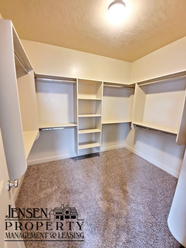 259 N 2940 E - Photo 7 of 30