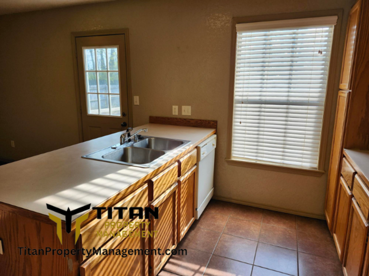 808 Tee St - Photo 6 of 19