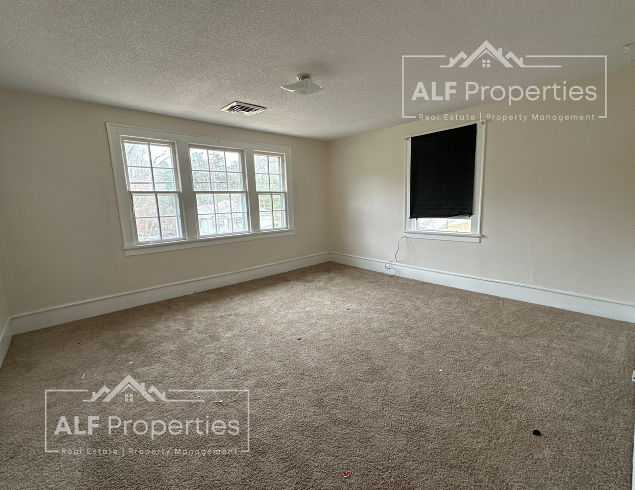 2607 Oxford Rd - Photo 6 of 15