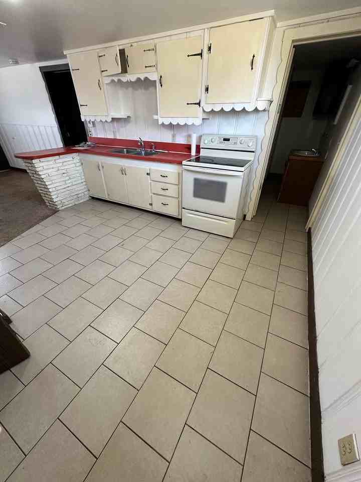 806 Hickory St - Photo 2 of 6