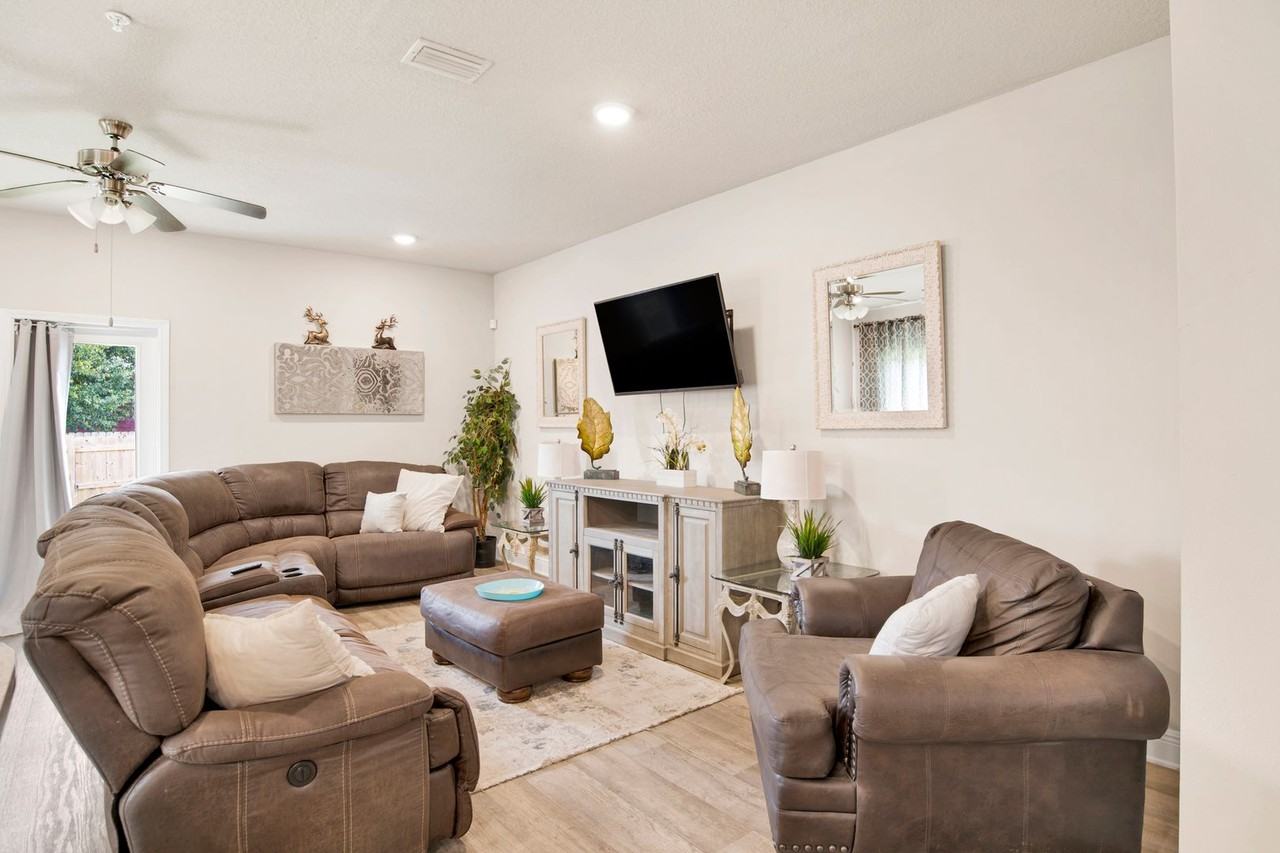 6001 Royal Port Ct - Photo 6 of 25