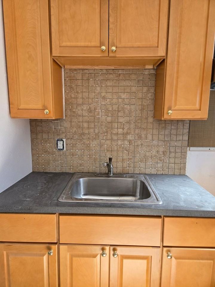 7521 Hamilton St - Photo 2 of 8